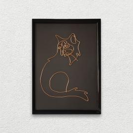 Tablou pisica relaxata, din fir continuu de sarma placata cu aur, 13×18 cm