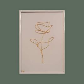 Tablou trandafir, sculptura din fir continuu de sarma placata cu aur, 22×31 cm, rama alba