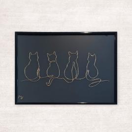 4 pisicute, tablou sculptura din fir continuu de sarma placata cu aur, 19×25 cm