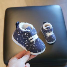 Pantofi imblaniti albastri cu picatele albe (marime disponibila: 6-9 luni
